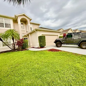 Grand Family House With Private Pool Near Parks Davenport